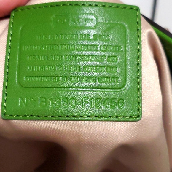 Coach Gallery Green Leather Zipper Pockets Double Handles Tote Bag💚🍏 - Picture 14 of 17